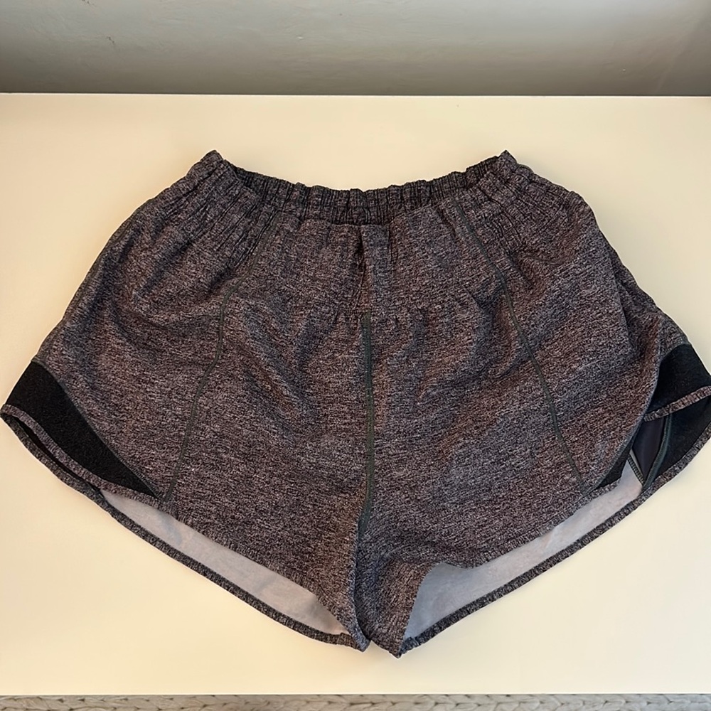 Lululemon Hotty Hot 2.5 shorts